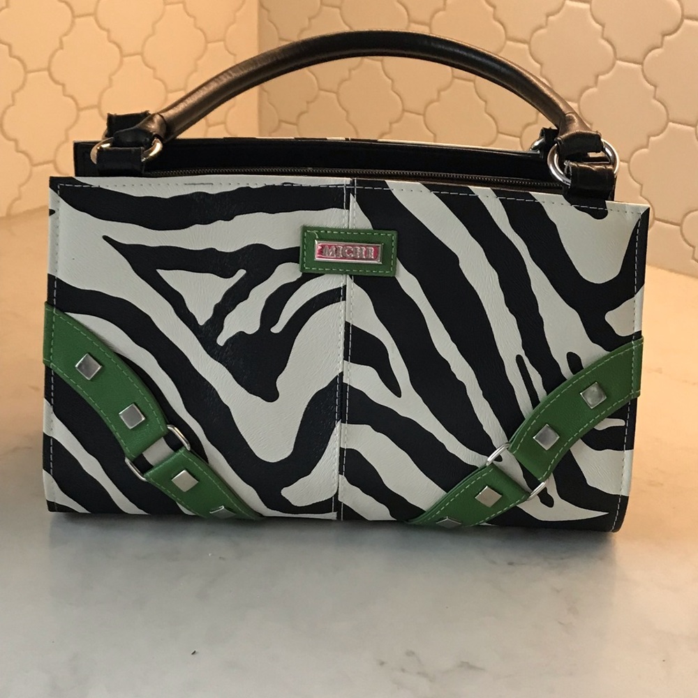 This is a Miche classic shell.